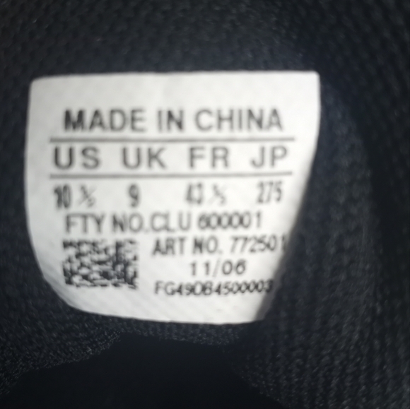 Adidas Softball Classic Black White Three Stripe Foldover Vekcro Tongue Sneaker - Picture 7 of 7